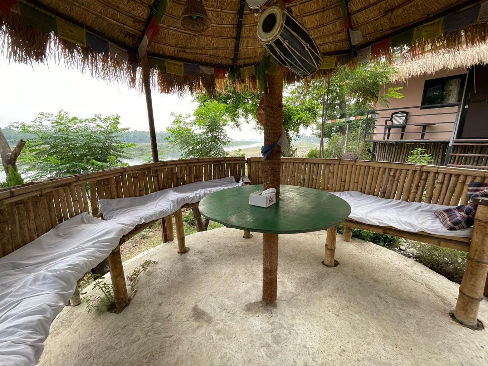 Bamby Chilling House - Feel The Nature Sauraha Exterior foto