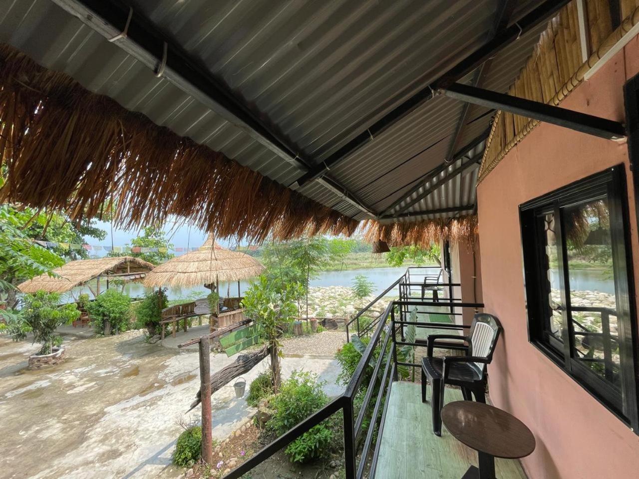 Bamby Chilling House - Feel The Nature Sauraha Exterior foto