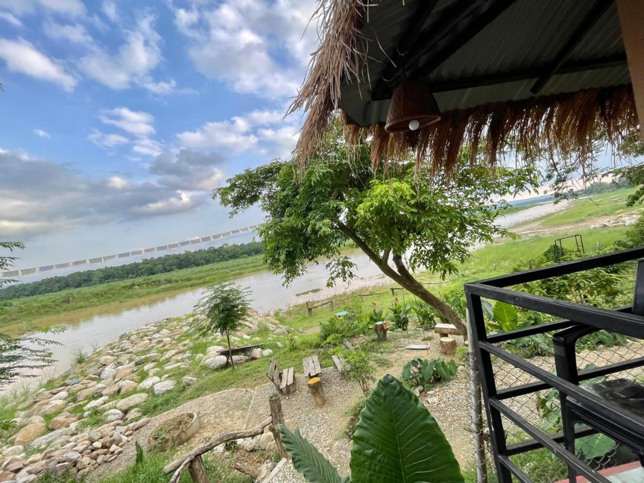 Bamby Chilling House - Feel The Nature Sauraha Exterior foto