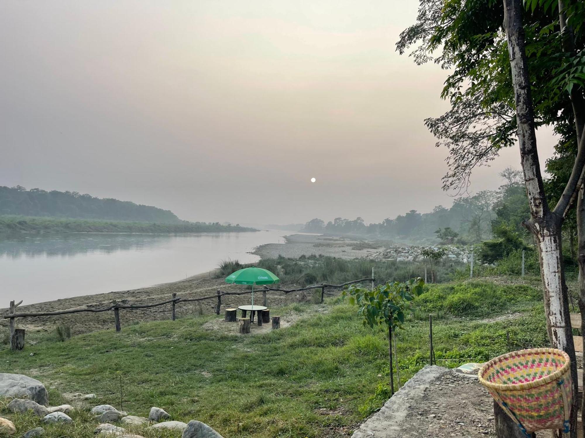 Bamby Chilling House - Feel The Nature Sauraha Exterior foto